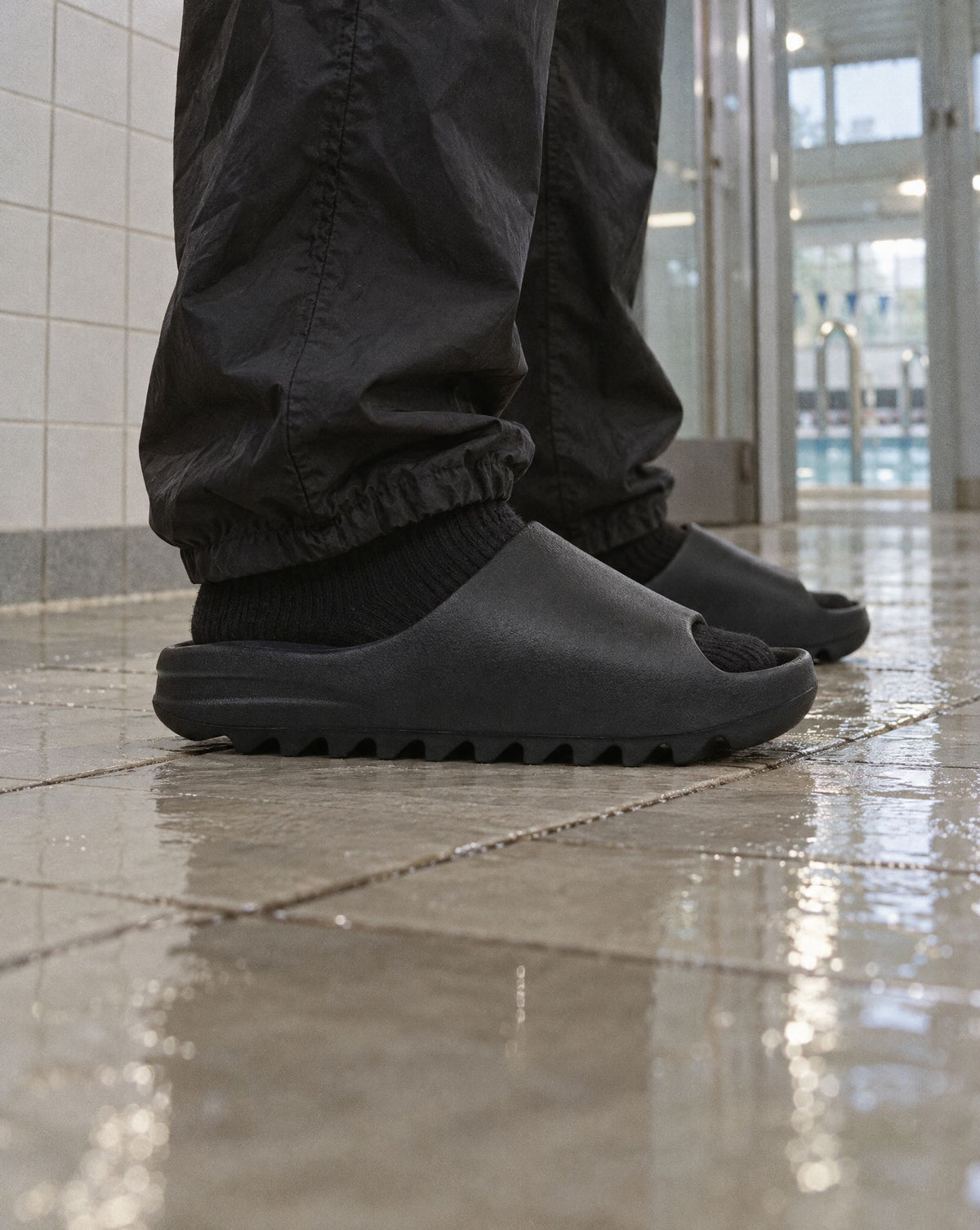 YZY YS-01 Black - on-foot