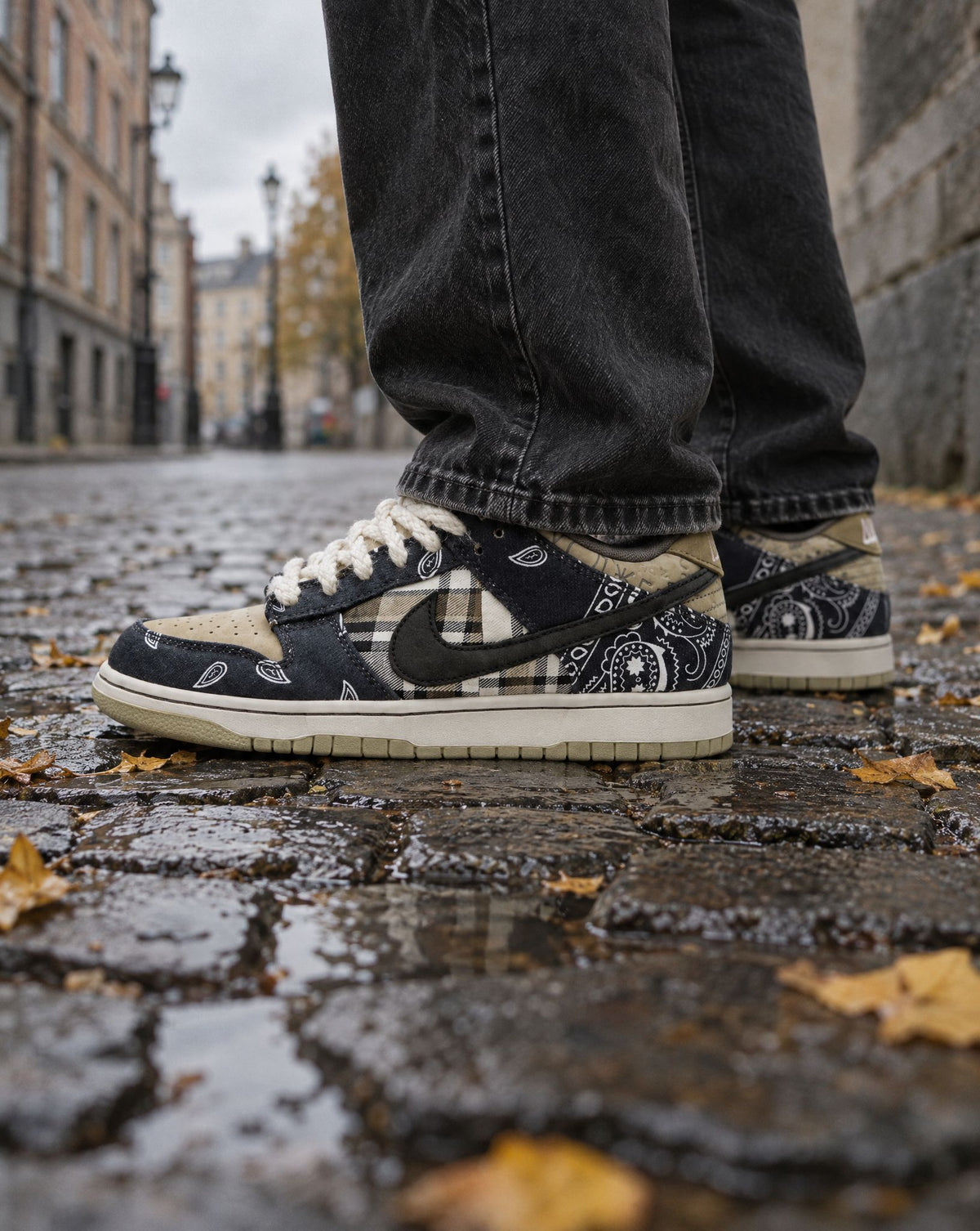 Nike SB Dunk Low Travis Scott - on-foot
