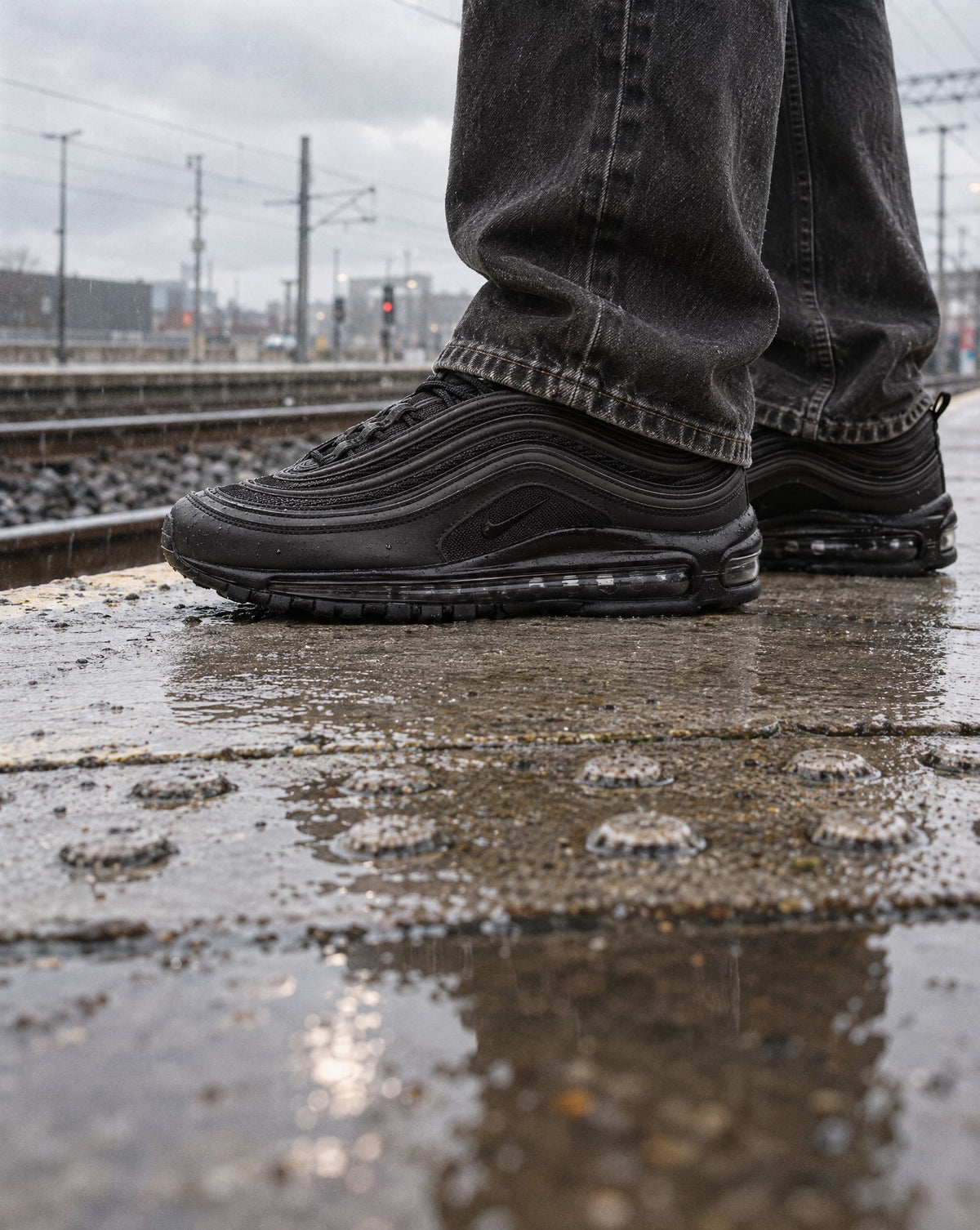 Nike Air Max 97 Triple Black - on-foot