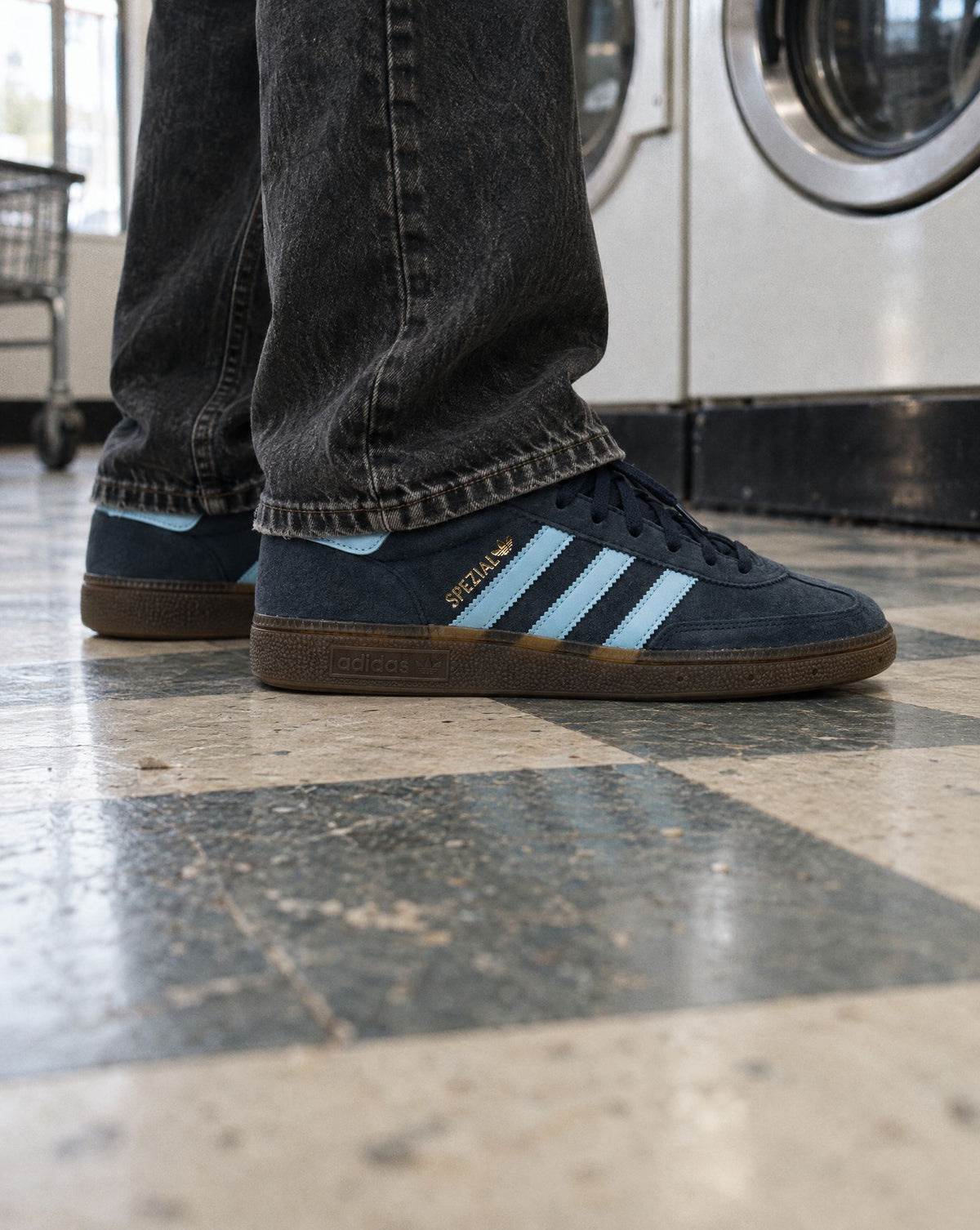 adidas Handball Spezial Navy Gum - on-foot