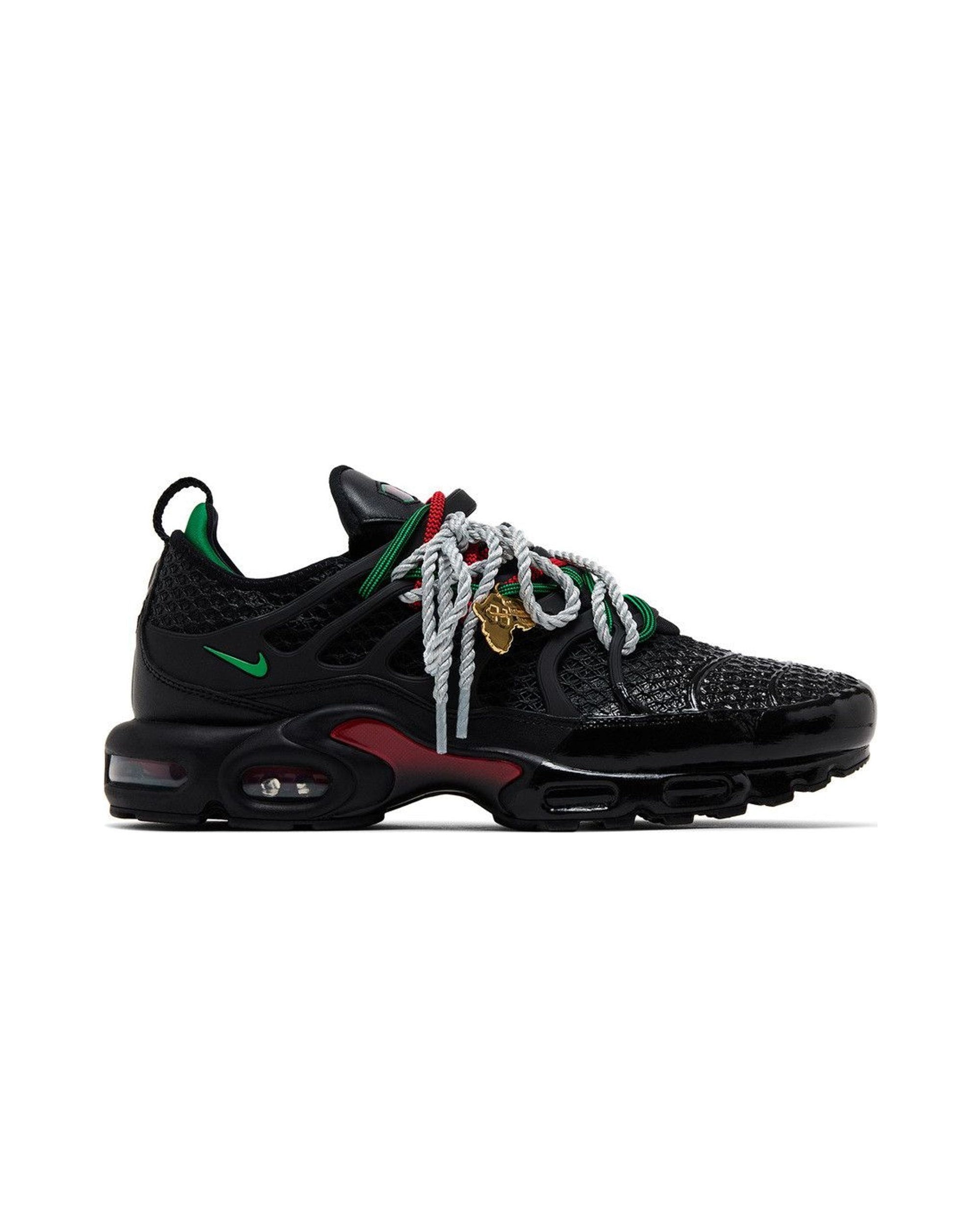 Nike Air Max Plus Homecoming Black