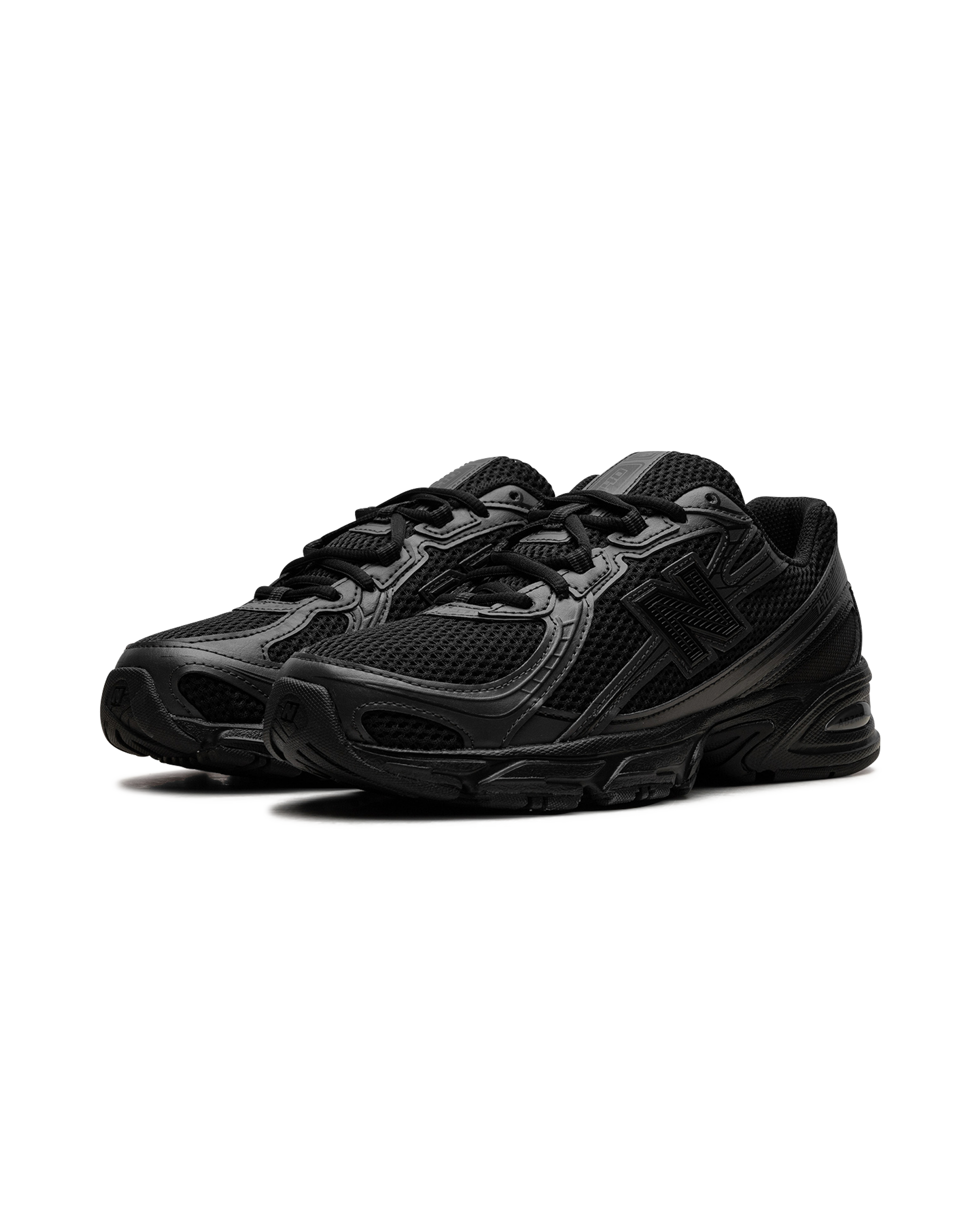New Balance 740 Triple Black
